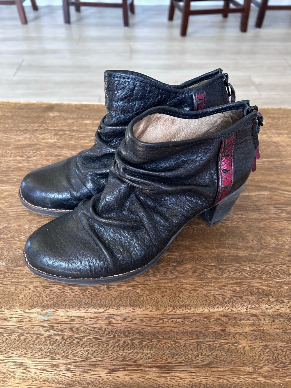 Dkode Black Textured Leather Ankle Boots Red Accent Statement Casual Dressy Chic